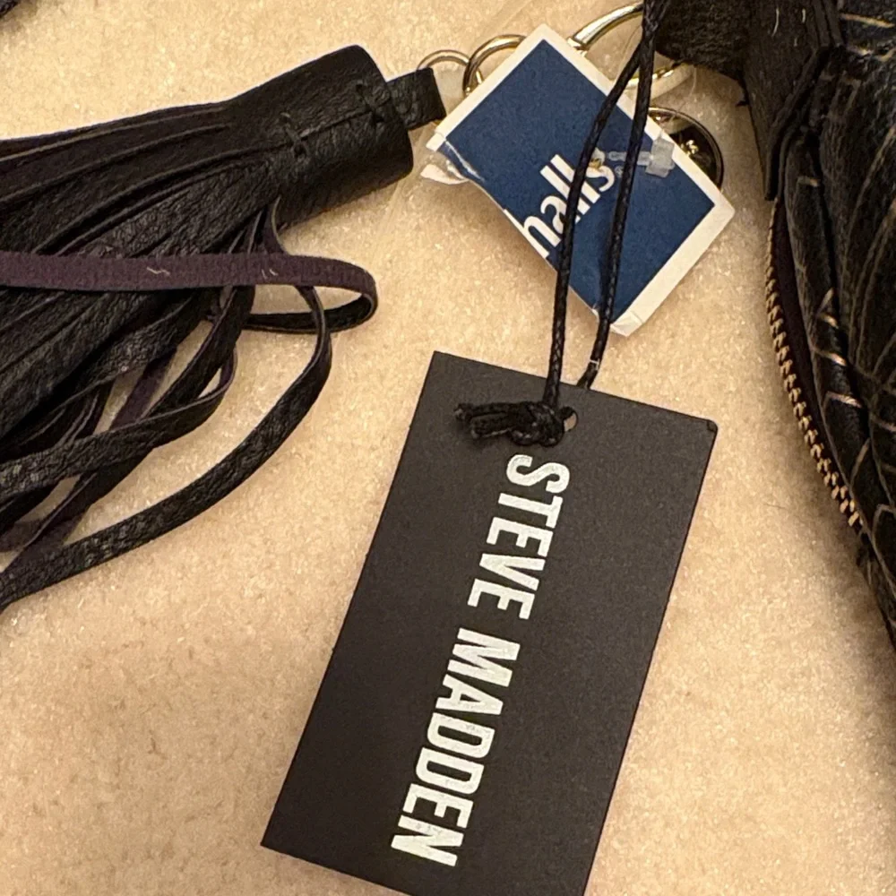 Steve Madden Black and Gold Crossbody Bag - Picture 2 of 7